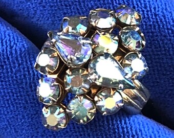 VINTAGE 60’S GOLD TONE AQUAMARINE BLUE CRYSTAL GLASS RHINESTONE ADJUSTABLE RING VINTAGE 60’S GOLD TONE AQUAMARINE BLUE CRYSTAL GLASS RHINESTONE ADJUSTABLE RING