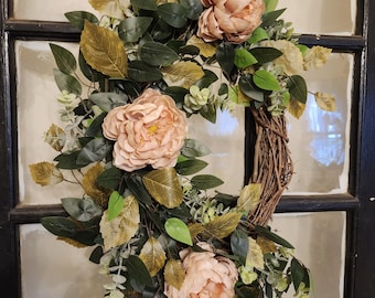 桃色の牡丹の春のリース、ロマンチックな花柄のドアリース、ガーデンスタイルのリース、エレガントな玄関ドアの装飾、コテージファームハウス風リース