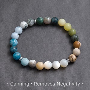 Beruhigende, entfernende Negativität und ausgleichendes Armband aus gemischten Steinen. Bedeutungsvolles Chakra Schmuck Geschenk für Sie oder Ihn. Perlen Stretch Armband