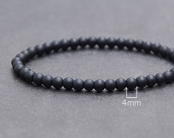 Betoverende zwarte Matte Onyx armband, Eenvoudige stapelarmband, Unisex gelaagde sieraden, Vriendencadeau onder de 15, Alledaagse armband / 4 mm