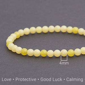 Litet armband i gult jade. Chartreuse sten för harmoni, beskydd, kärlek och lycka. Stapelbara stretchsmycken / 4-5 mm