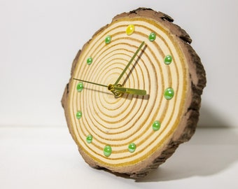 Horloge de table en bois fabriquée à la main - Chef-d'oeuvre artisanal unique pour une décoration moderne et rustique - Mécanisme silencieux, conception durable, cadeau parfait