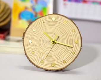 Horloge de cheminée en pin fabriquée à la main avec index en métal doré - Élément de décoration unique - Cadeau parfait avec emballage cadeau et cartes