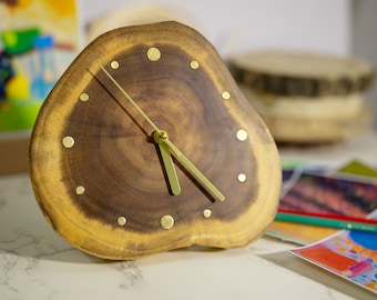 Horloge de bureau fabriquée à la main en bois d'acacia : art et élégance uniques pour la maison et le bureau - Horloge de table fabriquée artisanalement - Meilleur cadeau respectueux de l'environnement