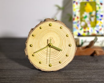 Horloge en bois fabriquée de façon artisanale : cadran en pin naturel et mécanisme silencieux - Cadeau idéal - Pièce unique de décoration d'intérieur - Pièce unique en son genre