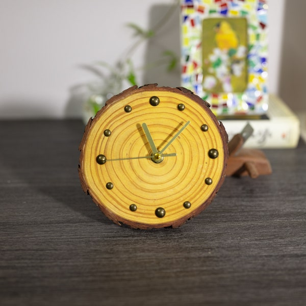 Unique Handcrafted Pine Table Clock – Eco-Friendly Home Decor Accent - – Rustic Chic Timepiece for Modern Living  – Desk Clock for Gifts