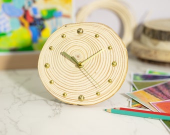 Horloge de cheminée en pin fabriquée à la main - Chef-d'oeuvre unique pour les maisons modernes et traditionnelles - Mouvement de précision et cadeau personnalisé