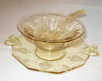 Fostoria yellow Trojan mayo/liner/spoon set