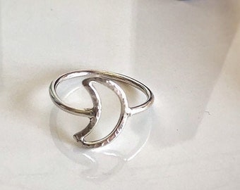 Crescent moon silver ring, thumb ring, stacking ring, moon phrases ring, simple silver ring, bohemian crescent moon stackable ring