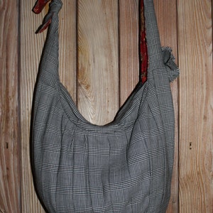 Xtra große schwarz-weiße Glen Plaid Wolle Hobo Tasche mit Crossbody Gurt Bild 2