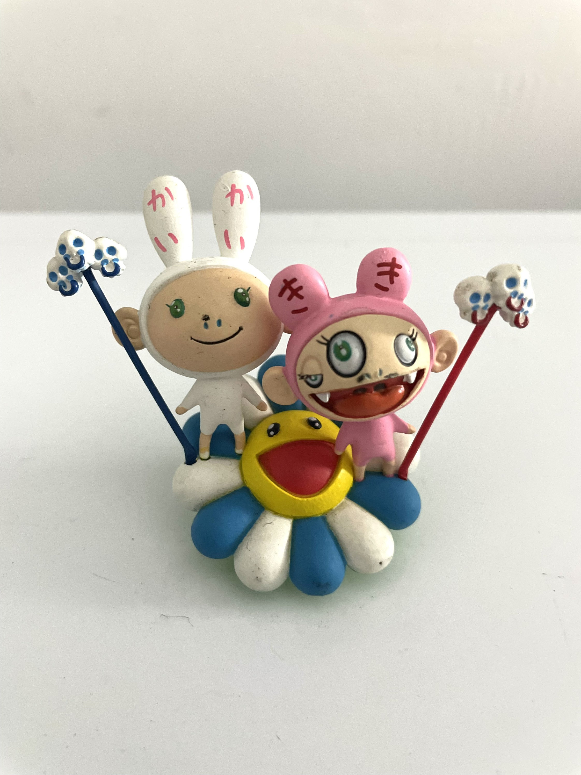 2003年 日本の巨匠、村上隆（1962年生まれ）のカイカイキキと