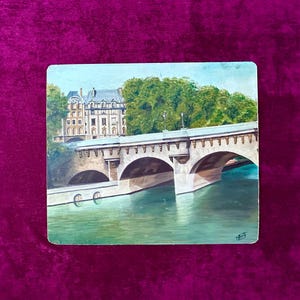 Pintura al óleo francesa firmada de la década de 1930: paisaje urbano de París con el Pont Neuf y el Sena. Arte vintage sobre tabla para coleccionistas y decoración del hogar.