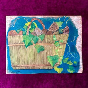 Grande cesto di natura morta pastello francese degli anni '50 con edera e pigne, opera d'arte vintage firmata su carta, decorazione murale originale di metà secolo