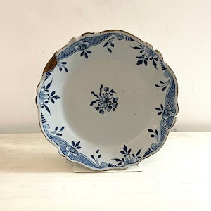 1700s (18th century) French museum quality Real Rouen faience serving plate.