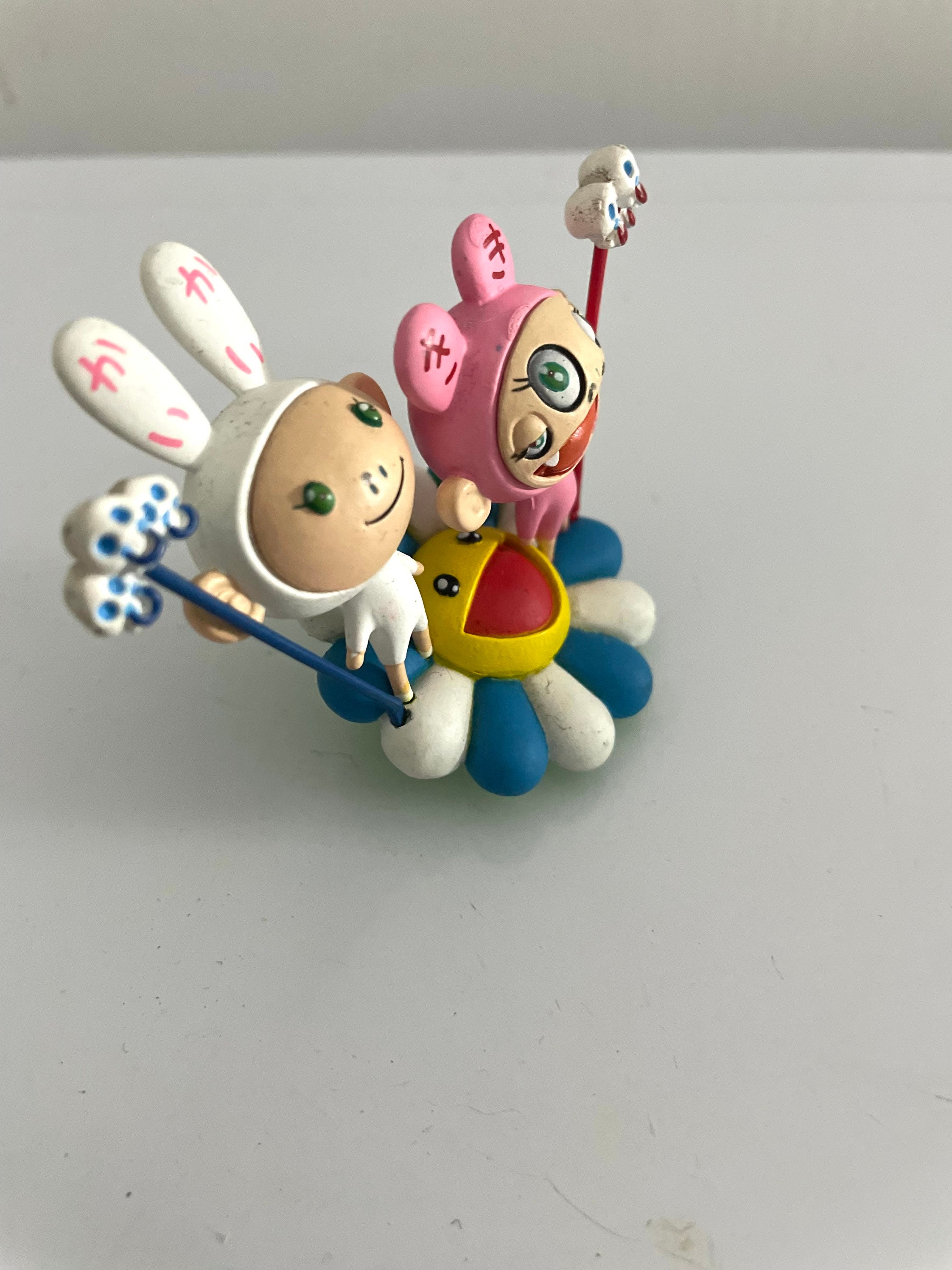 2003年 日本の巨匠、村上隆（1962年生まれ）のカイカイキキとフラワー