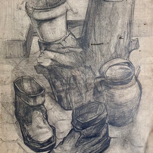 Disegno a grafite su carta, francese, anni 1890. Natura morta con scarpe e ceramiche.