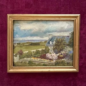 Pintura a óleo francesa da década de 1930 sobre painel. Casa de campo à beira-mar na Bretanha. Paisagem à beira-mar. Decoração de casa à beira-mar. Estilo de casa de praia. Paisagem marinha.