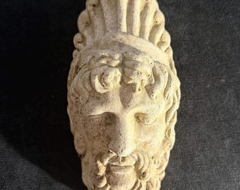 1700er Französische Antike Steingut Skulptur von Neptun, römischer Gott des Meeres. Neoklassizistische Kopf Statue Garten oder Innendekoration Wandmontage.