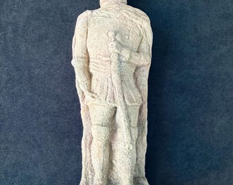 Statua di cavaliere templare francese del XVII secolo, scultura crociata, gres antico, arte religiosa gotica medievale, reliquia rustica di chiesa francese