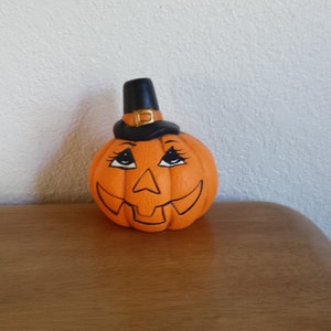 Ceramic Round Pumpkin with face and tall hat (#329C)