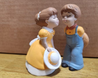 Ceramic Kissing Couple (#170)