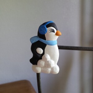 Ceramic Penguin with snow pile Magnet (#628)