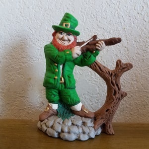 Ceramic Irishman playing violin Napkin Holder (#1307)