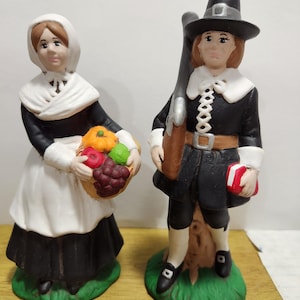 Ceramic Pilgrim Couple with musket and basket of veggies (#1395)