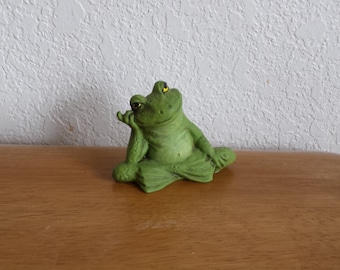 Ceramic Small frog with attitude - thinking on what to do next (64B)