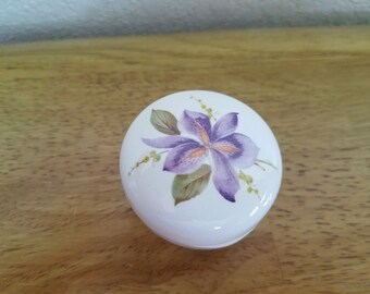 Caja de cerámica para anillos: recuerdo redondo con calcomanía de flor morada