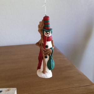 Ceramic Oak Knob Snowman with broom - Red & Green (#396D)
