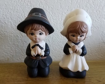 Ceramic Small Pilgrims Praying (#1166)