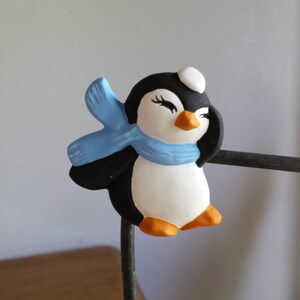 Ceramic Penguin got hit on head with snowball Magnet(#626)
