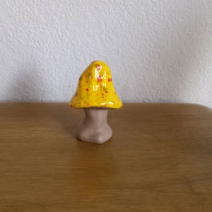Ceramic Medium Mushroom(#138B)-Yellow Glaze top with red and Green Crystals