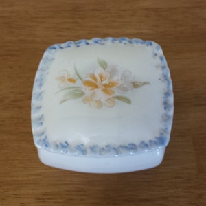 Ceramic Square Glazed ring(Jewelry) Box with flutted edge on Cover and flower decal fired into glaze(#464C)