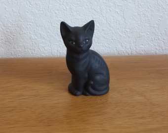 Ceramic Black Cat sitting with head to the left (#300)