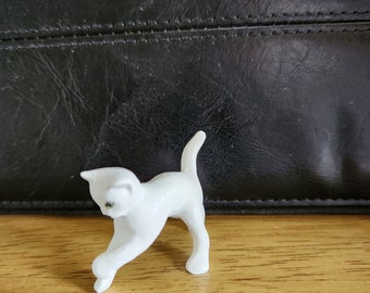 Ceramic Tiny white cat with back arched (#1367)