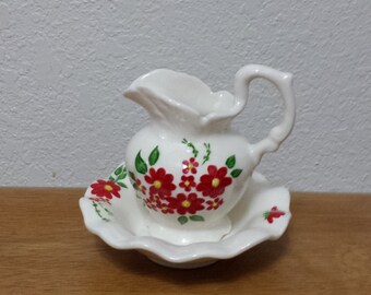 Jarra y cuenco pequeños de cerámica pintados a mano (#351) - Flores rojas con mariposa turquesa