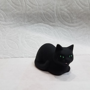 陶器製 小さな黒猫の横たわり (#722)