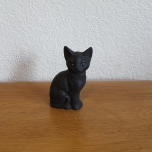 陶器の黒猫（右向きに座っている）（#302）