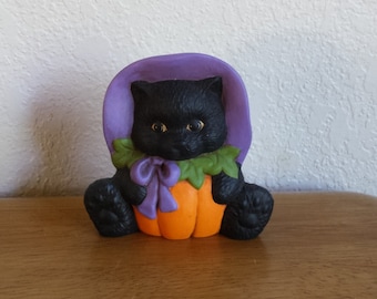 Gato de vientre de calabaza de cerámica con lazo a la izquierda (#203A)