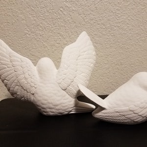 Lot de 2 figurines d'oiseaux assis avec ailes vertes en céramique
