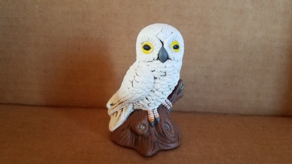 #752 Ceramic Small Snow Owl sitting on stump