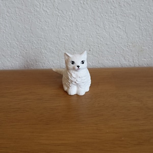 Ceramic Fuzzy White Cat with tail to the left(#113)