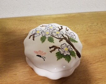 80年代　精細なフラワーモチーフ　陶器製ボックス 80年代 精細なフラワーモチーフ 陶器製ボックス