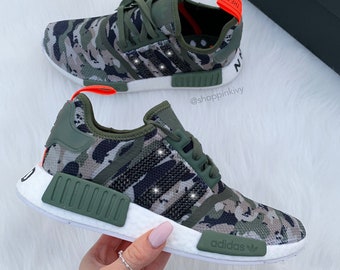Adidas Originals NMD R1 Grau & Rosa Swarovski Damen Sneakers Blinged Out mit authentischen Swarovski Kristallen benutzerdefinierte Bling Adidas Schuhe Adidas Originals NMD R1 Grau & Rosa Swarovski Damen Sneakers Blinged Out mit authentischen Swarovski Kristallen benutzerdefinierte Bling Adidas Schuhe
