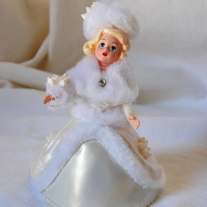 Vintage 2002 Hallmark Madame Alexander #7 Winter Wonderland - QX8086