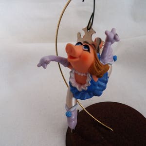 Vintage 1983 RARE Hallmark Miss Piggy - QX4057