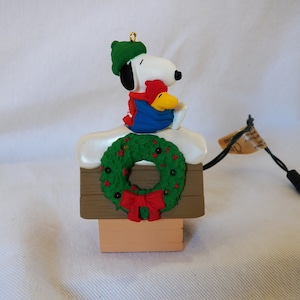 Vintage 1992 Hallmark &quot;Peanuts #2 - Snoopy & Woodstock on Doghouse&quot; - QLX7214