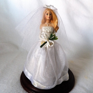 Vintage 2002 Hallmark Barbie &quot;Blushing Bride&quot; - Blonde - QXI5323